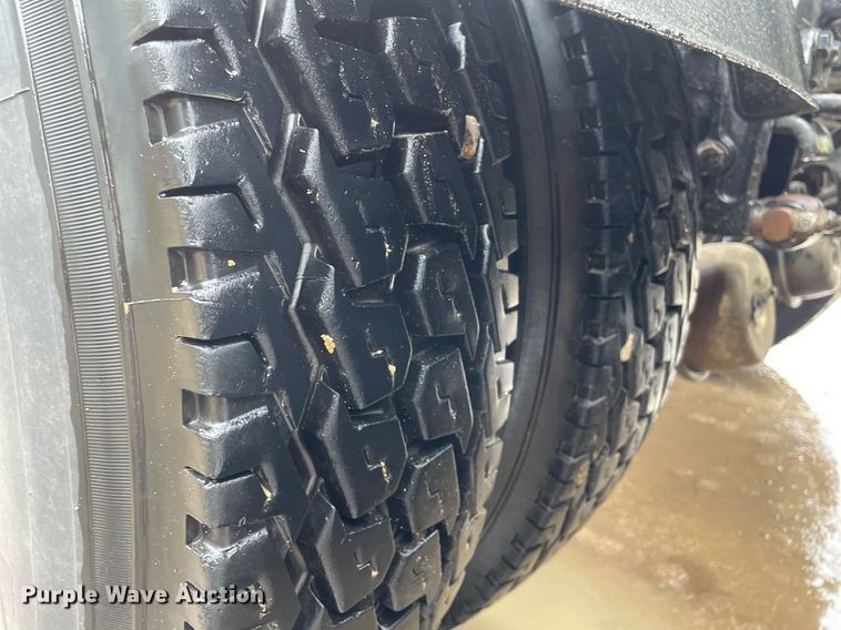 image for item JE9413 2013 Peterbilt 388  semi truck