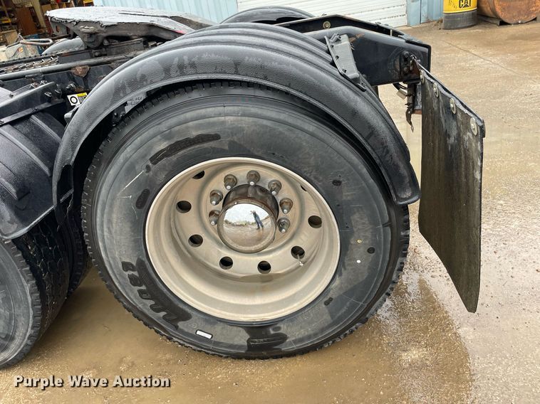 image for item JE9413 2013 Peterbilt 388  semi truck