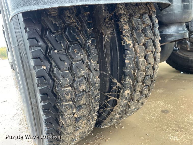 image for item JE9413 2013 Peterbilt 388  semi truck