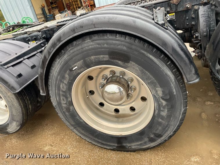 image for item JE9413 2013 Peterbilt 388  semi truck