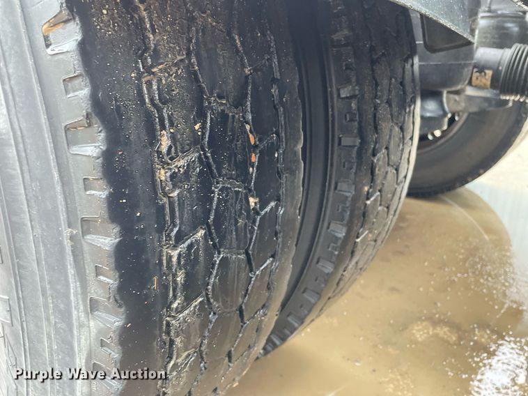 image for item JE9413 2013 Peterbilt 388  semi truck