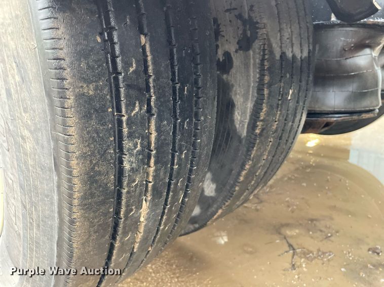 image for item JE9413 2013 Peterbilt 388  semi truck