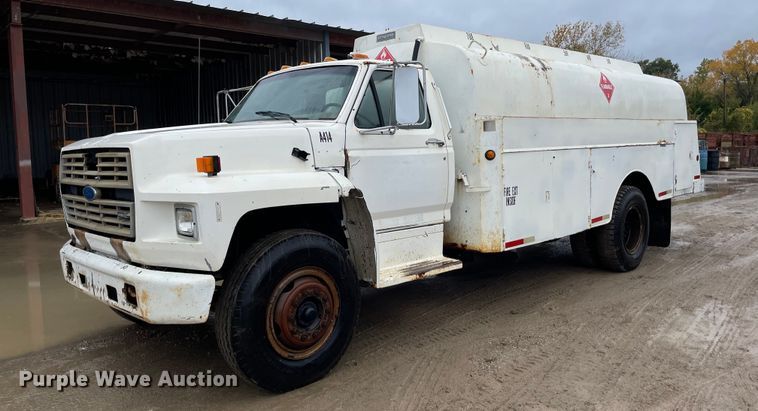 image for item JE9422 1987 Ford F7000  fuel truck