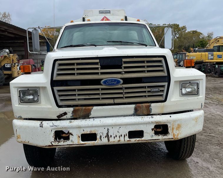 image for item JE9422 1987 Ford F7000  fuel truck
