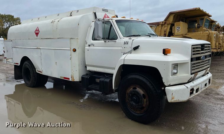 image for item JE9422 1987 Ford F7000  fuel truck