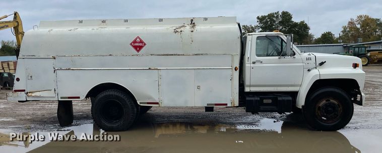 image for item JE9422 1987 Ford F7000  fuel truck