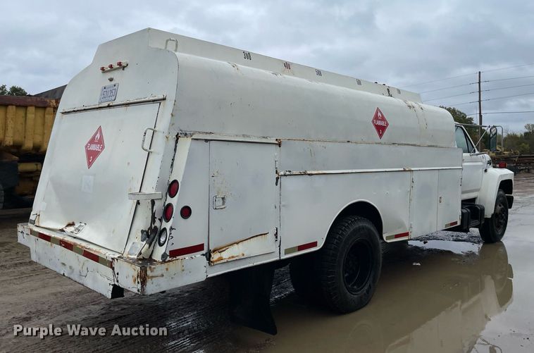 image for item JE9422 1987 Ford F7000  fuel truck