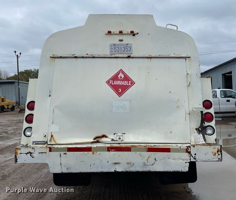 image for item JE9422 1987 Ford F7000  fuel truck