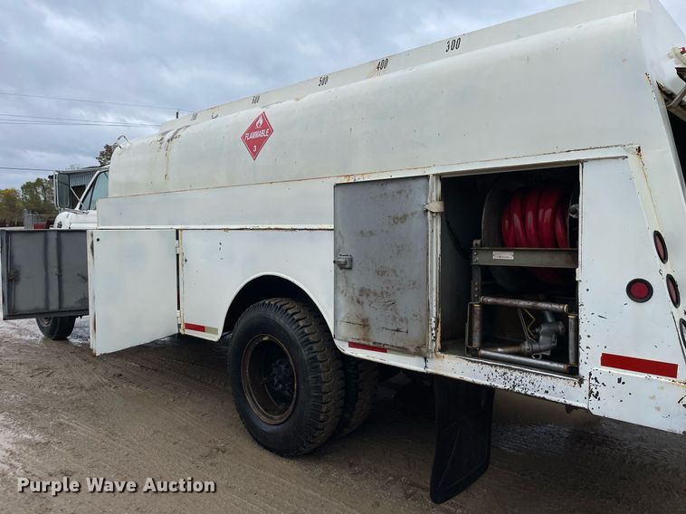 image for item JE9422 1987 Ford F7000  fuel truck