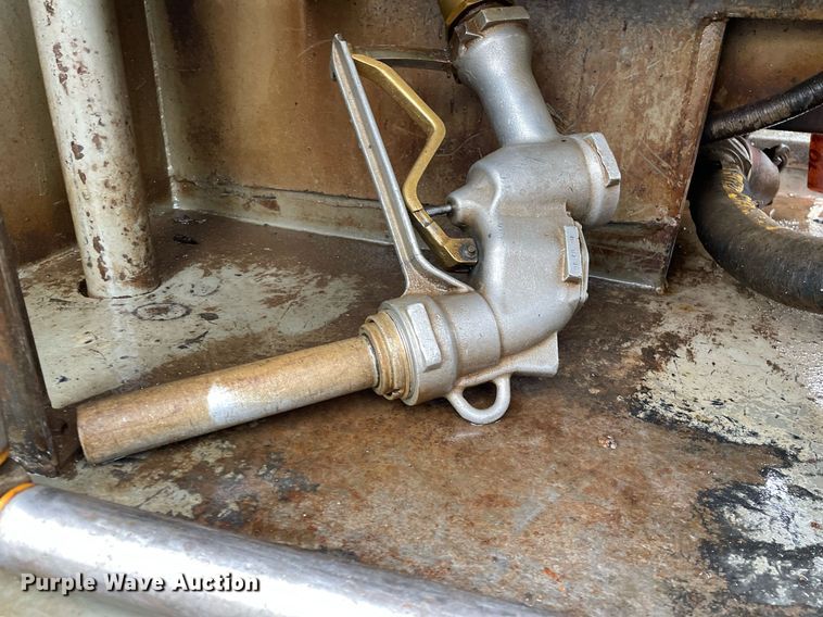 image for item JE9422 1987 Ford F7000  fuel truck