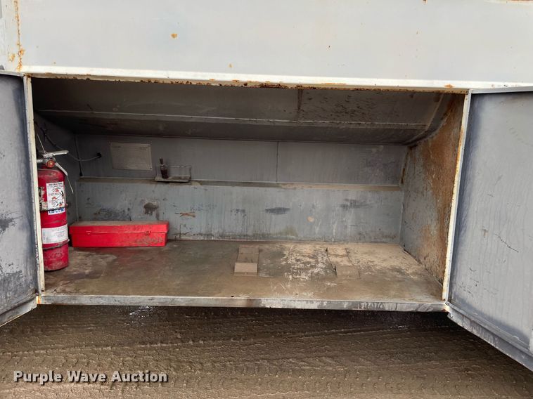 image for item JE9422 1987 Ford F7000  fuel truck