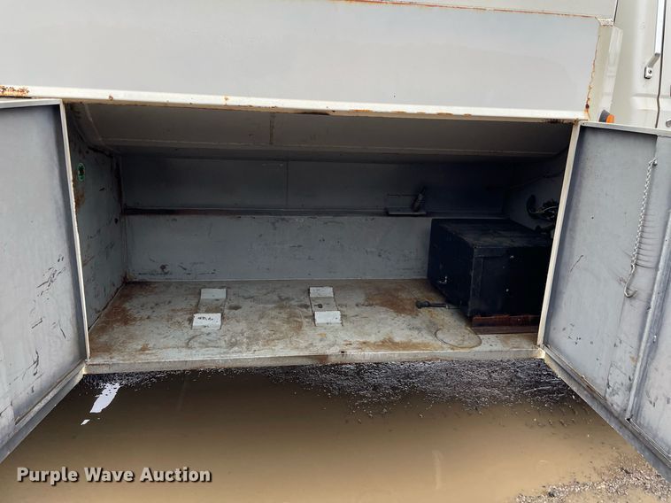 image for item JE9422 1987 Ford F7000  fuel truck