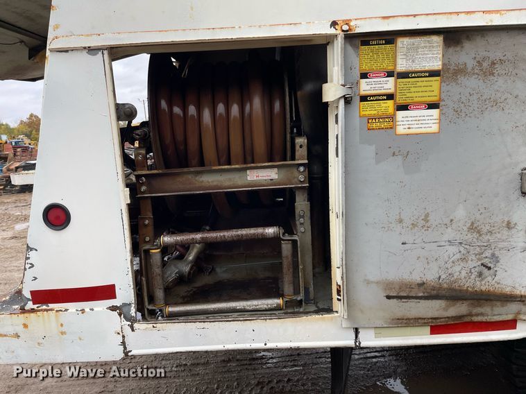 image for item JE9422 1987 Ford F7000  fuel truck