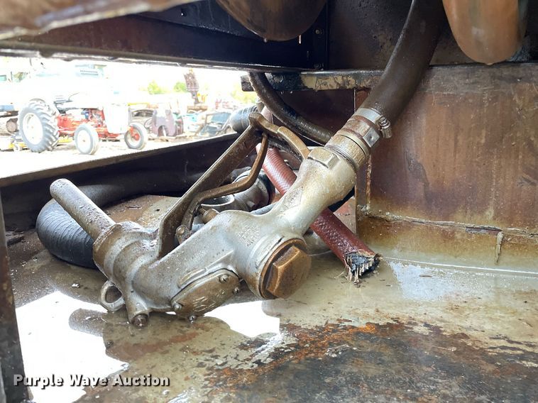 image for item JE9422 1987 Ford F7000  fuel truck