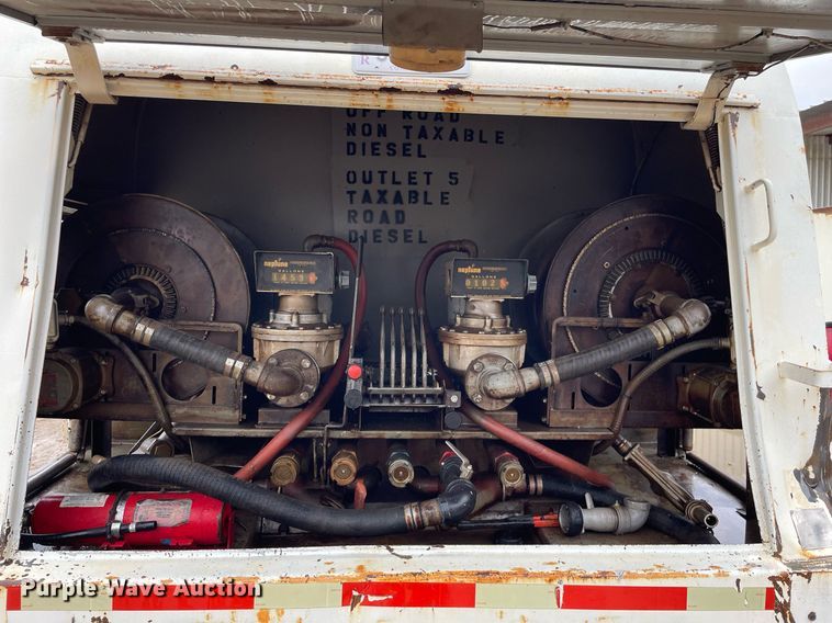 image for item JE9422 1987 Ford F7000  fuel truck