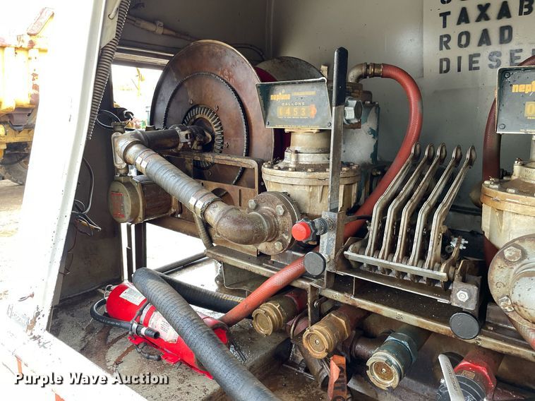 image for item JE9422 1987 Ford F7000  fuel truck