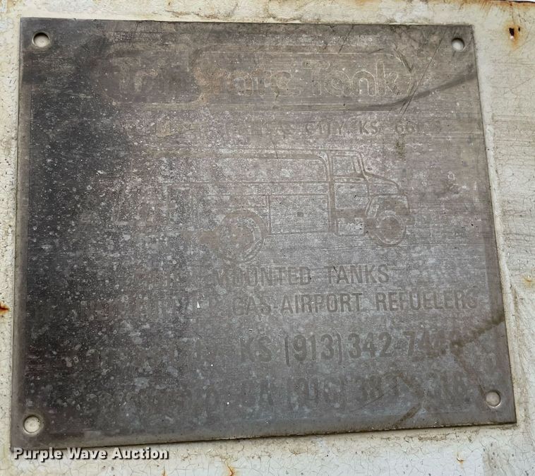 image for item JE9422 1987 Ford F7000  fuel truck