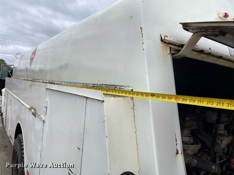 image for item JE9422 1987 Ford F7000  fuel truck