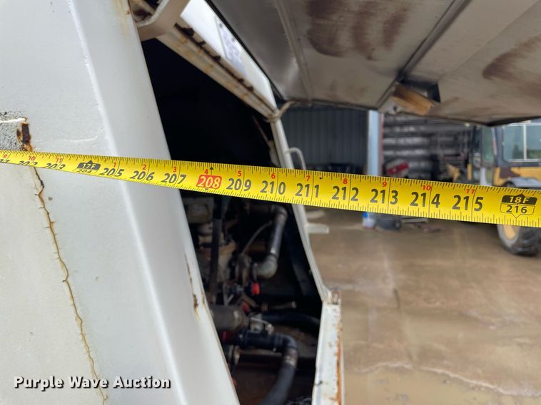 image for item JE9422 1987 Ford F7000  fuel truck