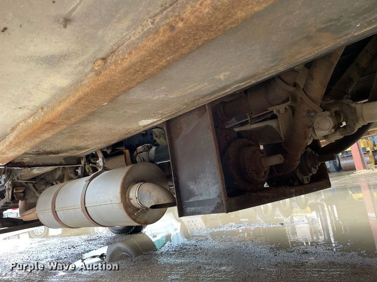 image for item JE9422 1987 Ford F7000  fuel truck