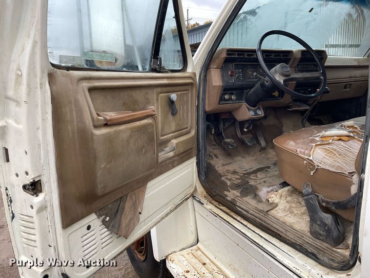 image for item JE9422 1987 Ford F7000  fuel truck