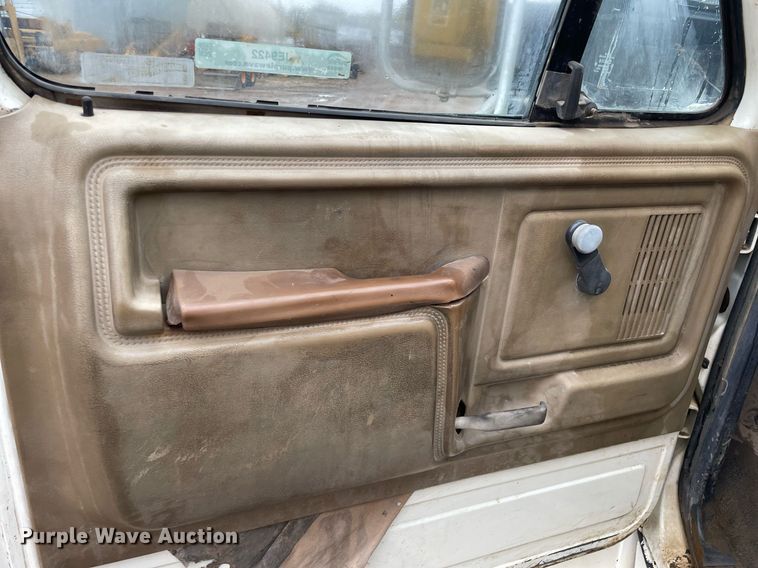 image for item JE9422 1987 Ford F7000  fuel truck