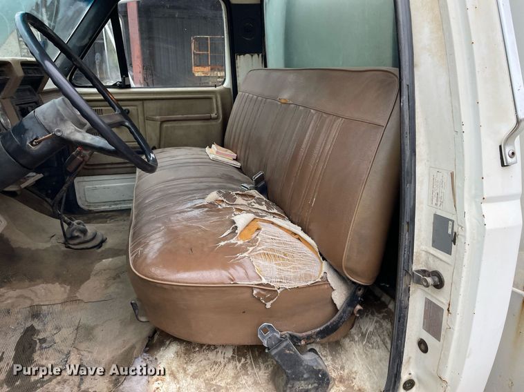 image for item JE9422 1987 Ford F7000  fuel truck