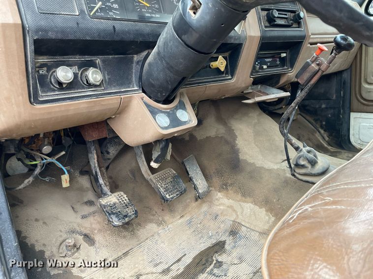 image for item JE9422 1987 Ford F7000  fuel truck