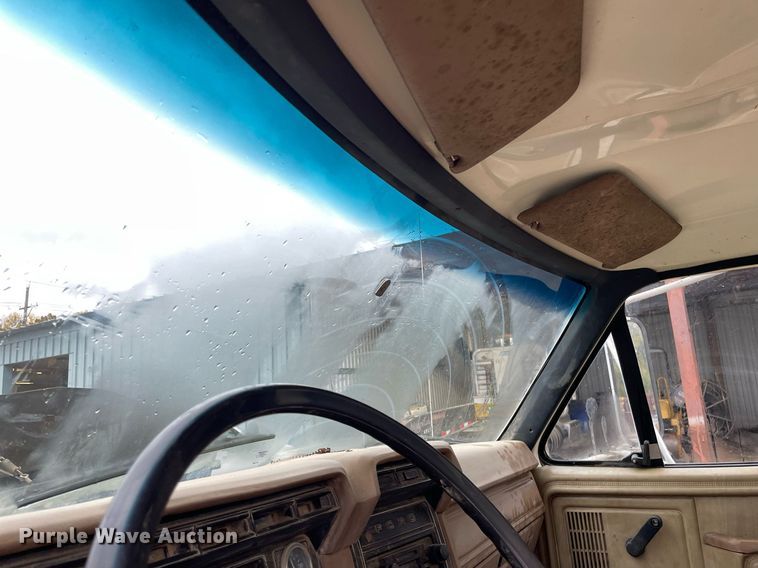 image for item JE9422 1987 Ford F7000  fuel truck