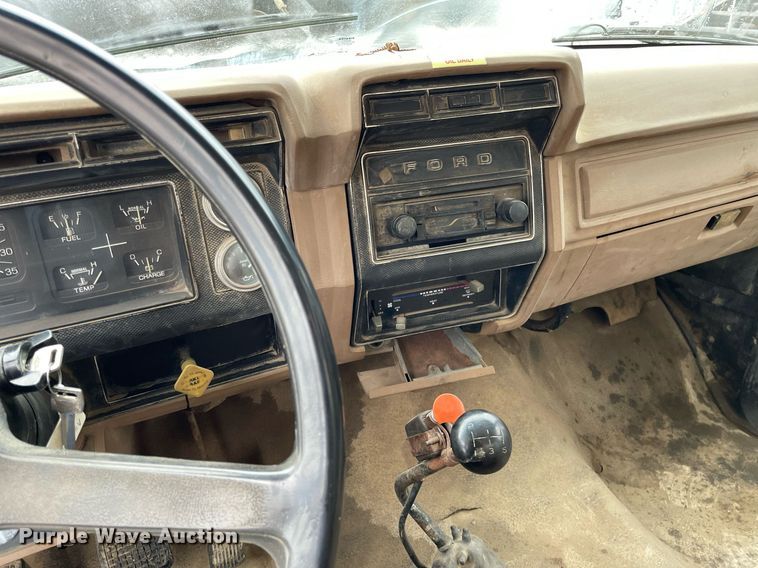 image for item JE9422 1987 Ford F7000  fuel truck