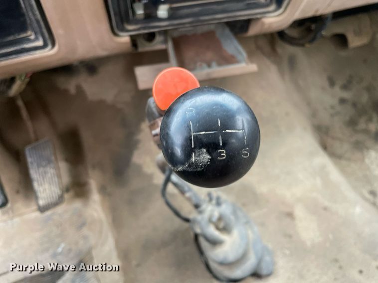 image for item JE9422 1987 Ford F7000  fuel truck