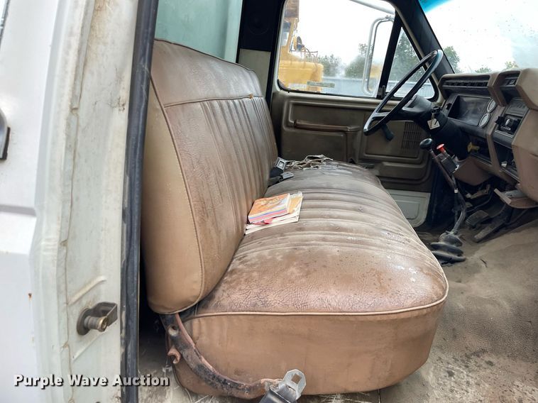 image for item JE9422 1987 Ford F7000  fuel truck