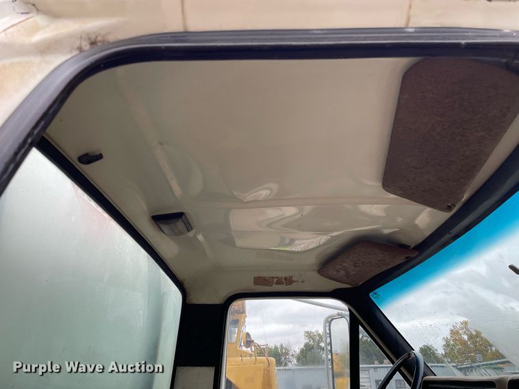 image for item JE9422 1987 Ford F7000  fuel truck