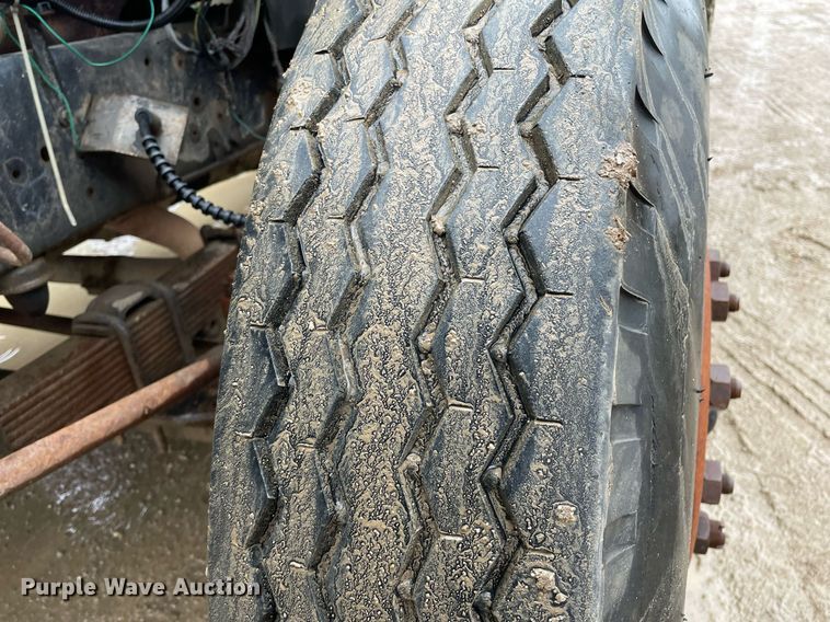 image for item JE9422 1987 Ford F7000  fuel truck