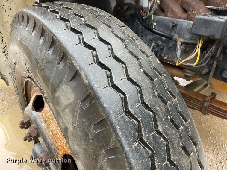 image for item JE9422 1987 Ford F7000  fuel truck