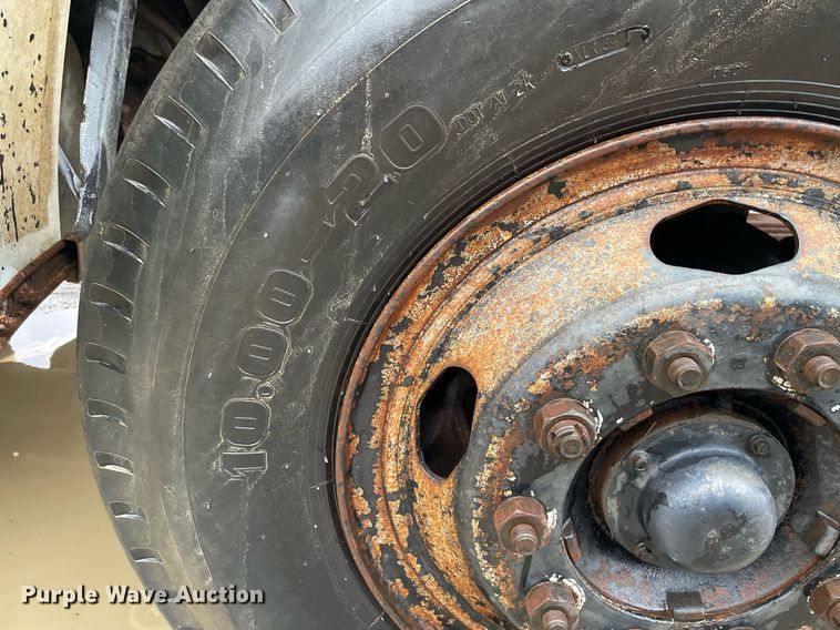 image for item JE9422 1987 Ford F7000  fuel truck