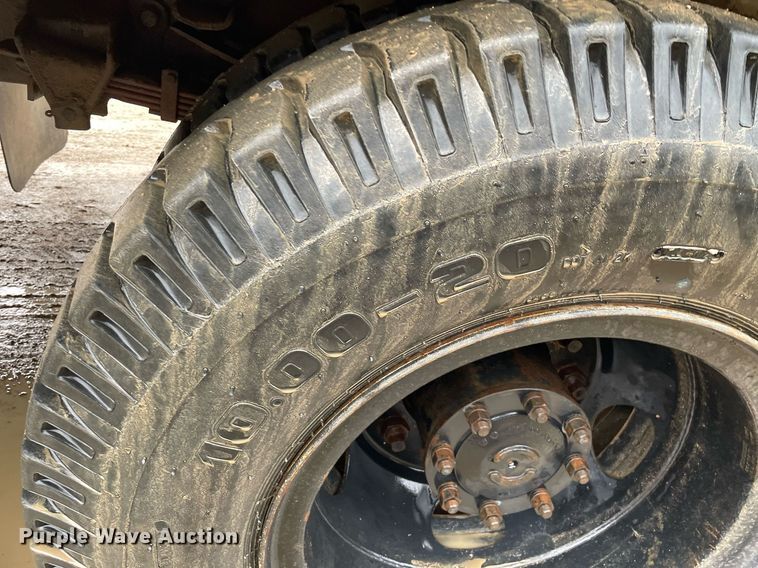 image for item JE9422 1987 Ford F7000  fuel truck