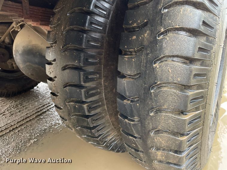 image for item JE9422 1987 Ford F7000  fuel truck