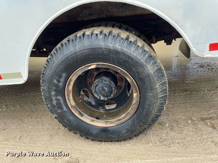 image for item JE9422 1987 Ford F7000  fuel truck