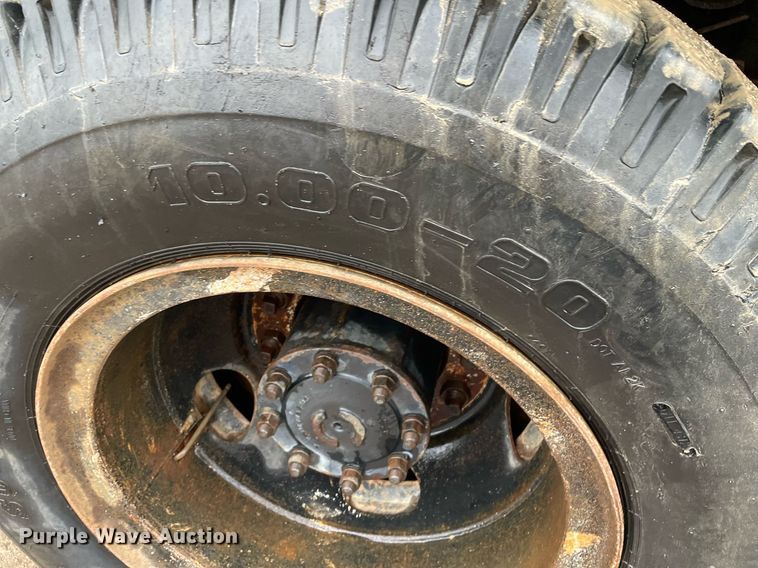 image for item JE9422 1987 Ford F7000  fuel truck