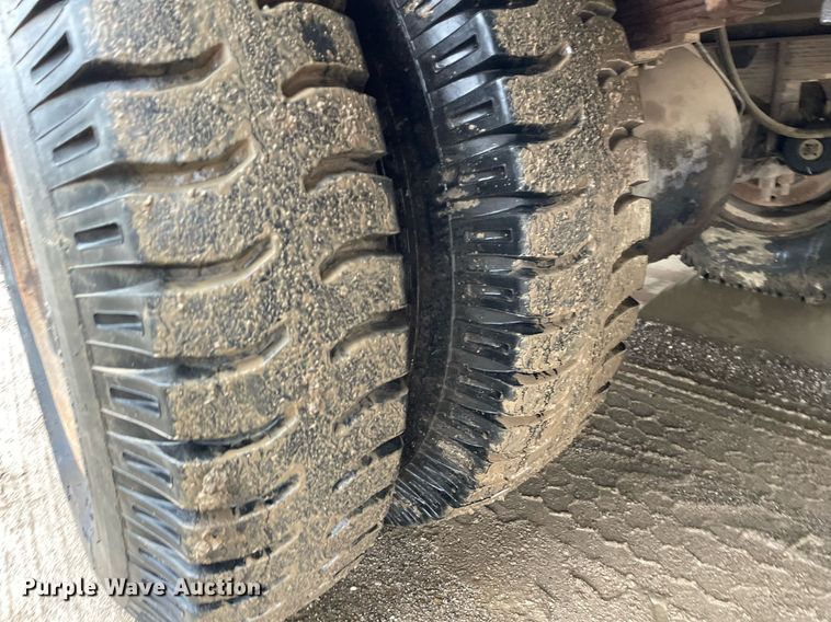 image for item JE9422 1987 Ford F7000  fuel truck