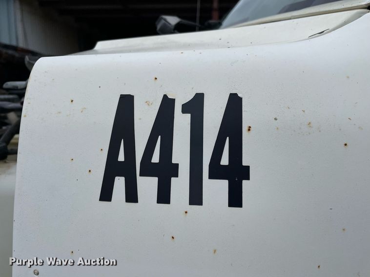 image for item JE9422 1987 Ford F7000  fuel truck