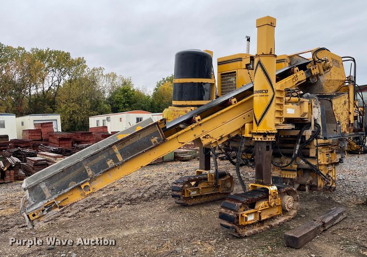 image for item JE9424 1996 Gomaco GT3600  slipform paver