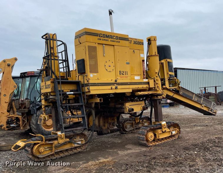 image for item JE9424 1996 Gomaco GT3600  slipform paver