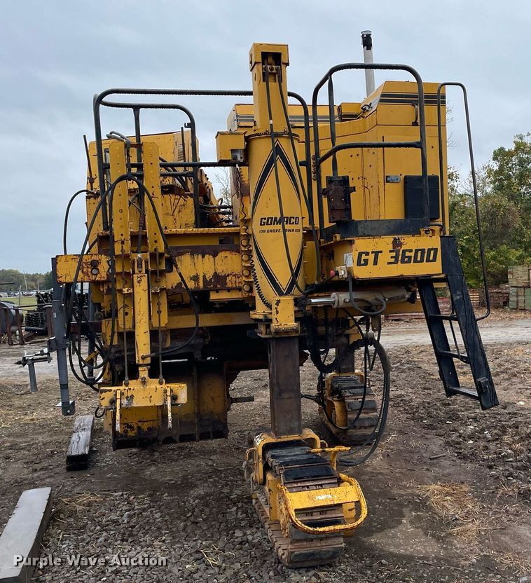 image for item JE9424 1996 Gomaco GT3600  slipform paver