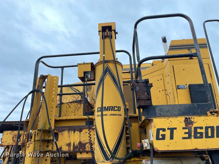 image for item JE9424 1996 Gomaco GT3600  slipform paver