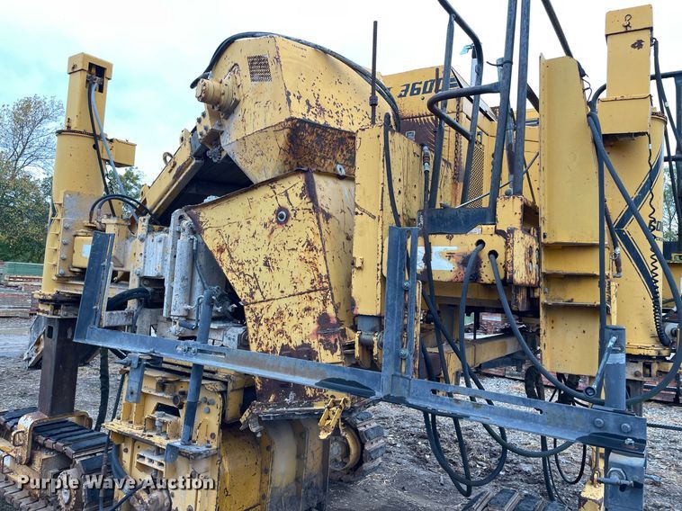 image for item JE9424 1996 Gomaco GT3600  slipform paver