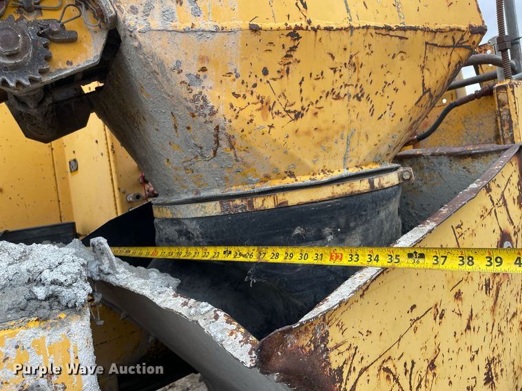 image for item JE9424 1996 Gomaco GT3600  slipform paver