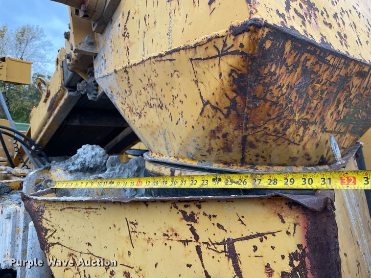 image for item JE9424 1996 Gomaco GT3600  slipform paver