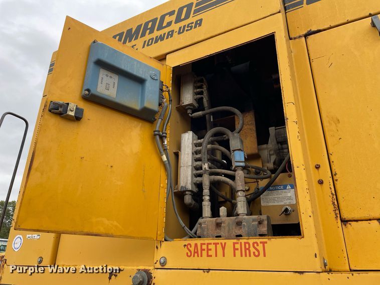 image for item JE9424 1996 Gomaco GT3600  slipform paver